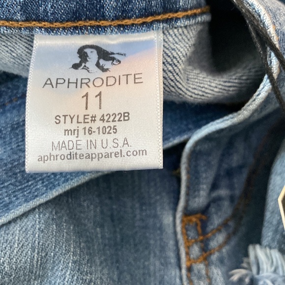 Fashion Nova ** Denim shorts - Picture 7 of 7